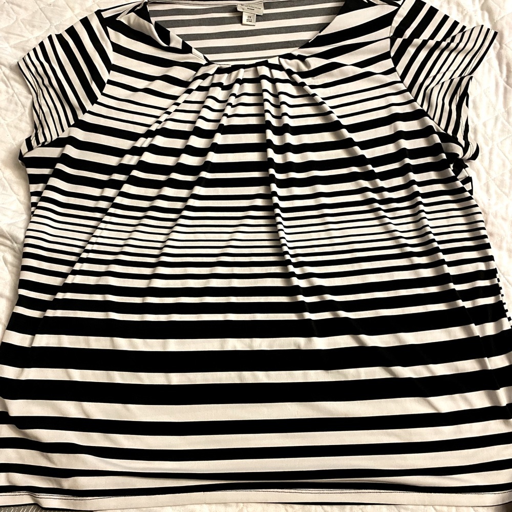 Worthington Black & White Striped Top.